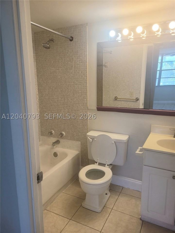 2025 Ne 164th St #319 - Photo 4 of 12