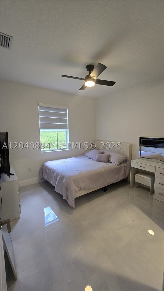 2248 Se 30th St #1 - Photo 2 of 18