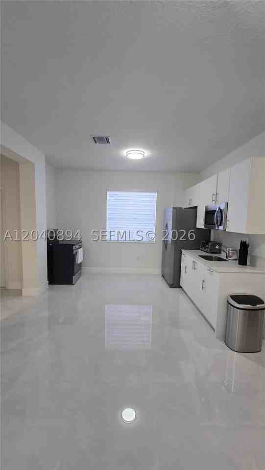 2248 Se 30th St #1 - Photo 7 of 18
