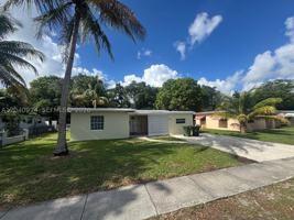 featured image of 820 Ne 141st St