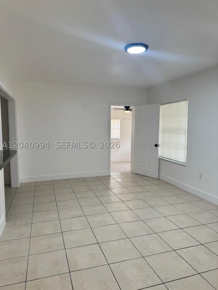 820 Ne 141st St - Photo 5 of 12