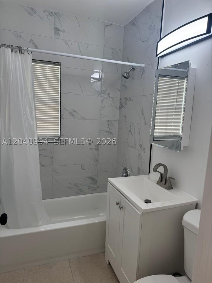 820 Ne 141st St - Photo 6 of 12
