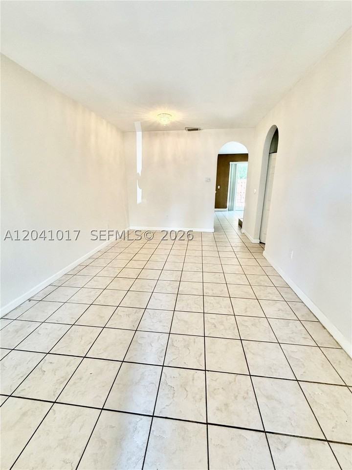 5770 Nw 113th Pl - Photo 2 of 12