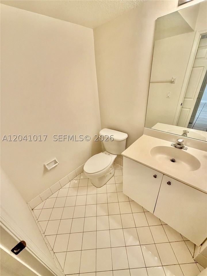 5770 Nw 113th Pl - Photo 3 of 12