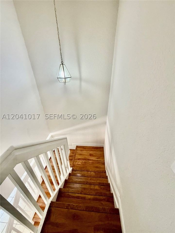 5770 Nw 113th Pl - Photo 5 of 12
