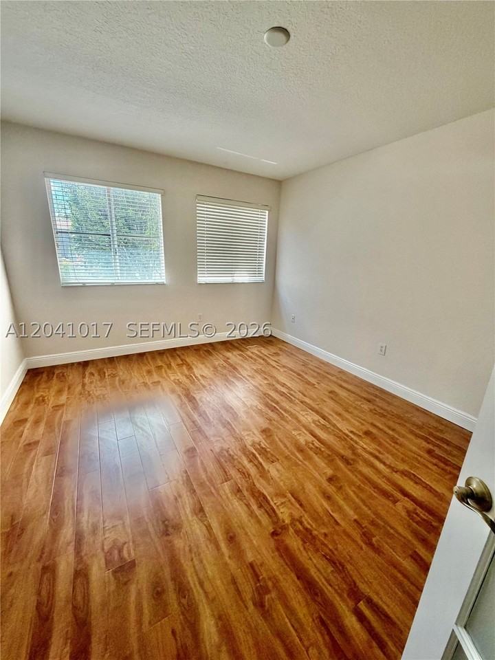 5770 Nw 113th Pl - Photo 6 of 12