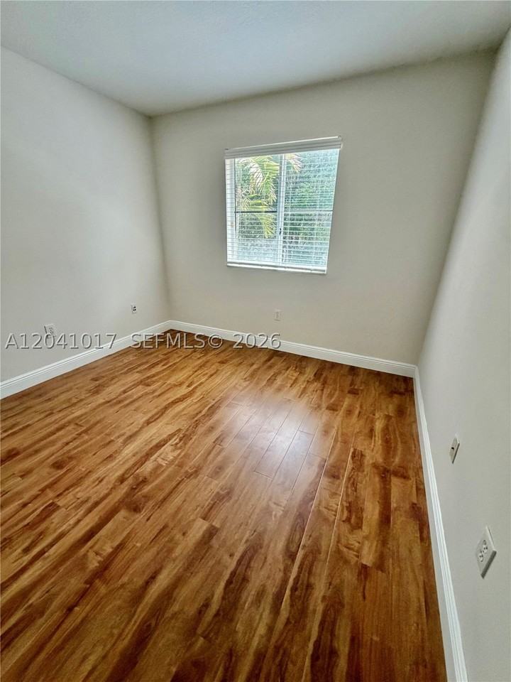 5770 Nw 113th Pl - Photo 7 of 12