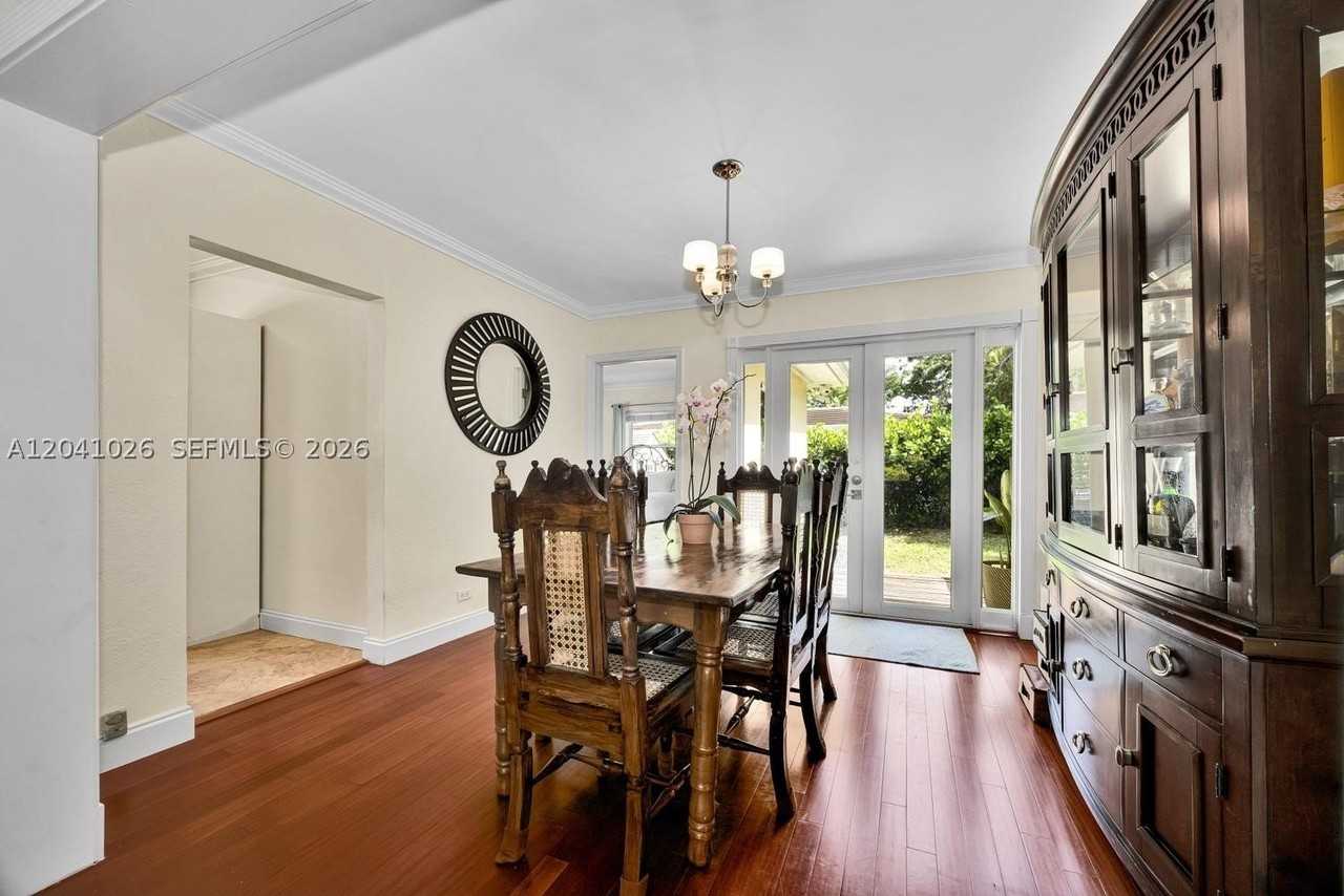 829 Medina Ave - Photo 7 of 18