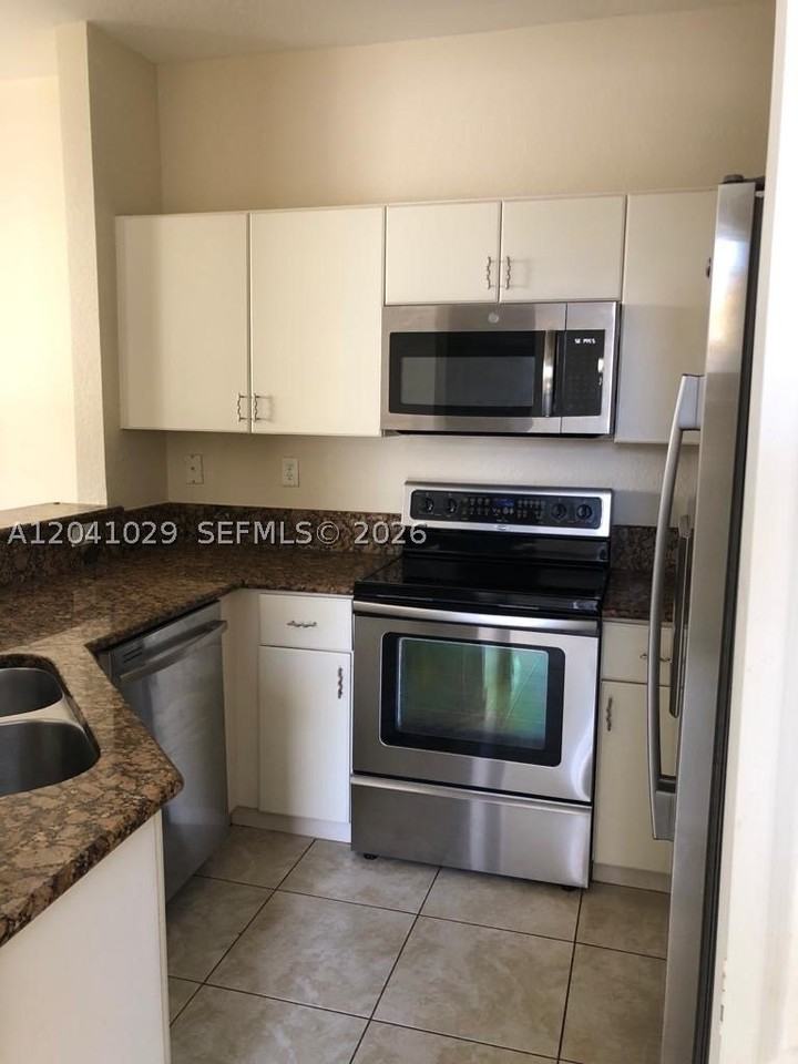 11823 Sw 152nd Ct - Photo 3 of 20