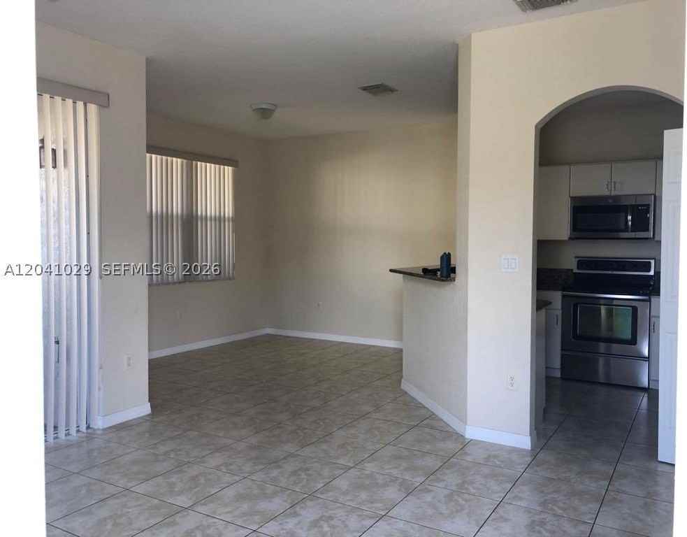 11823 Sw 152nd Ct - Photo 4 of 20