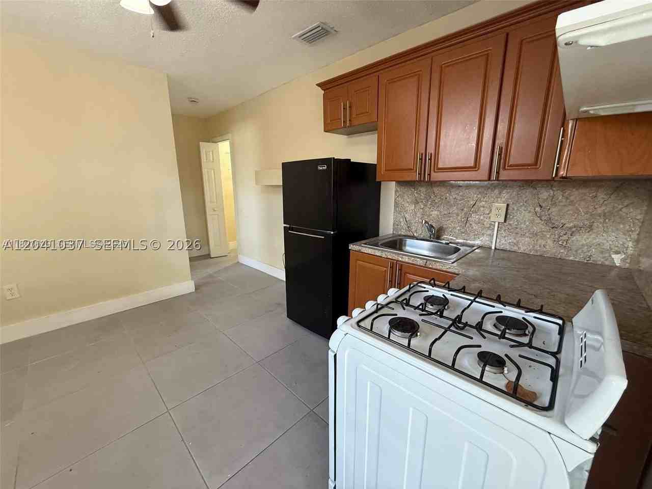 2339 Nw 35th St #EFF - Photo 3 of 11