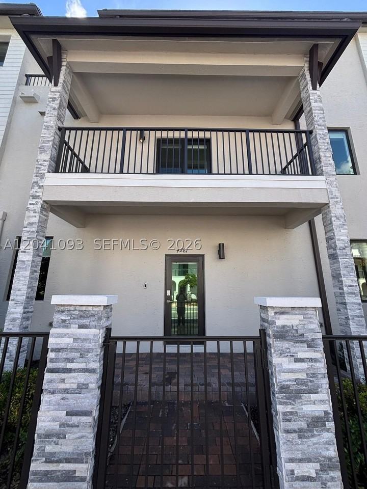 4281 Nw 83rd Ave #4281 - Photo 3 of 21
