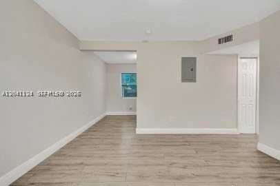 429 Nw 9th Ave #3 - Photo 4 of 17
