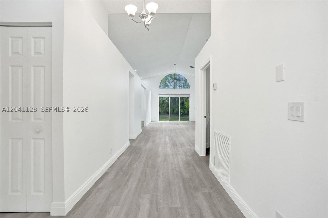 6931 Nw 34th St #6931 - Photo 3 of 38