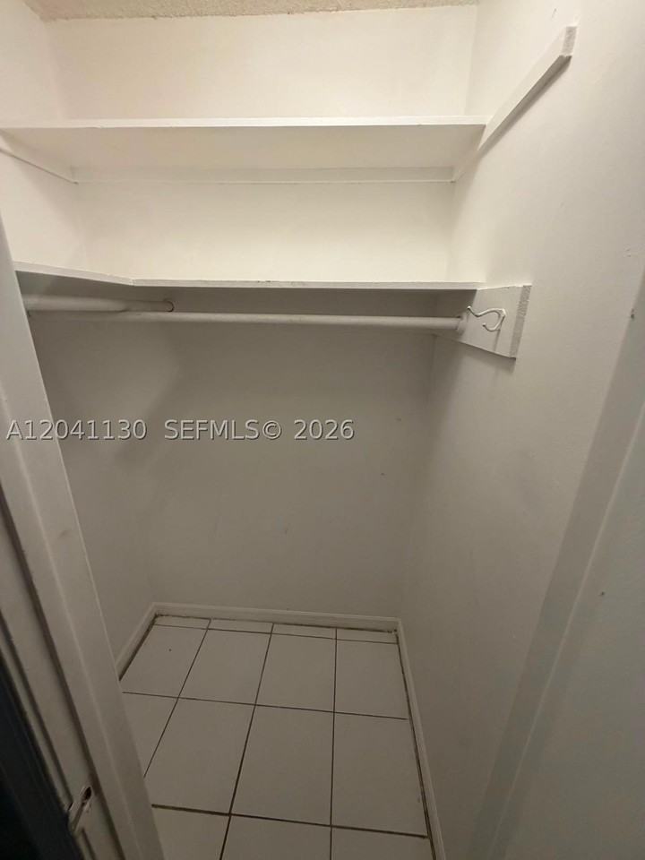 314 S J St #4 - Photo 2 of 10