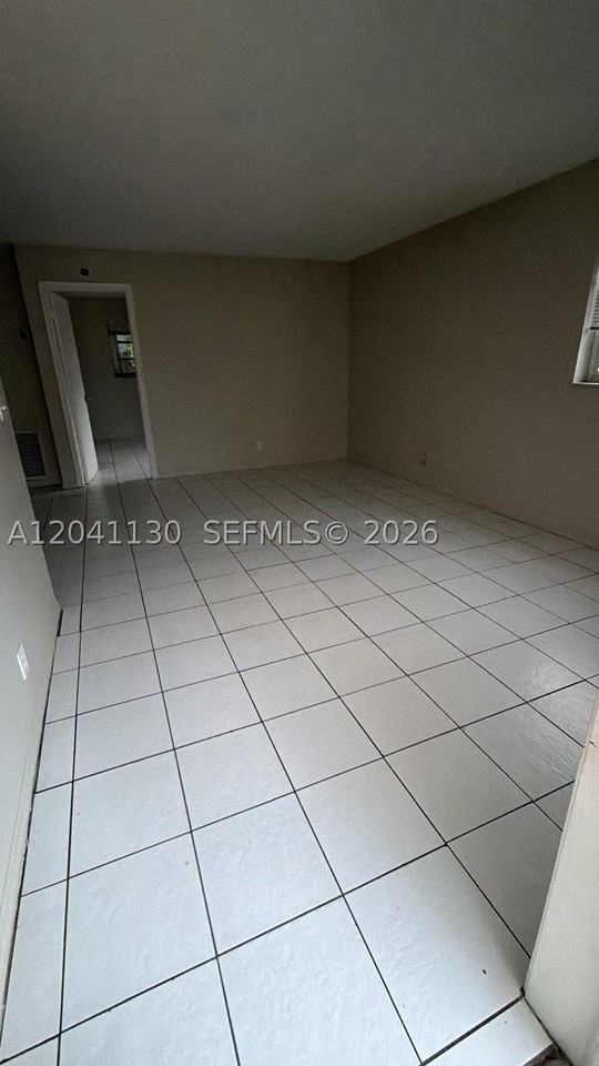 314 S J St #4 - Photo 4 of 10