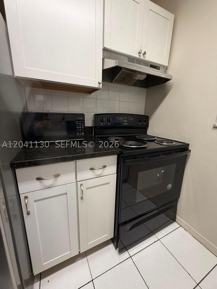 314 S J St #4 - Photo 5 of 10