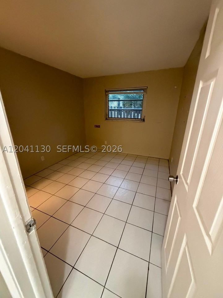 314 S J St #4 - Photo 6 of 10