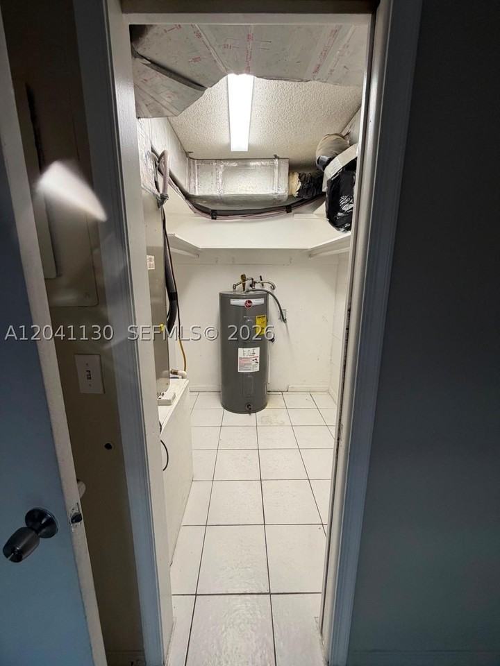 314 S J St #4 - Photo 7 of 10