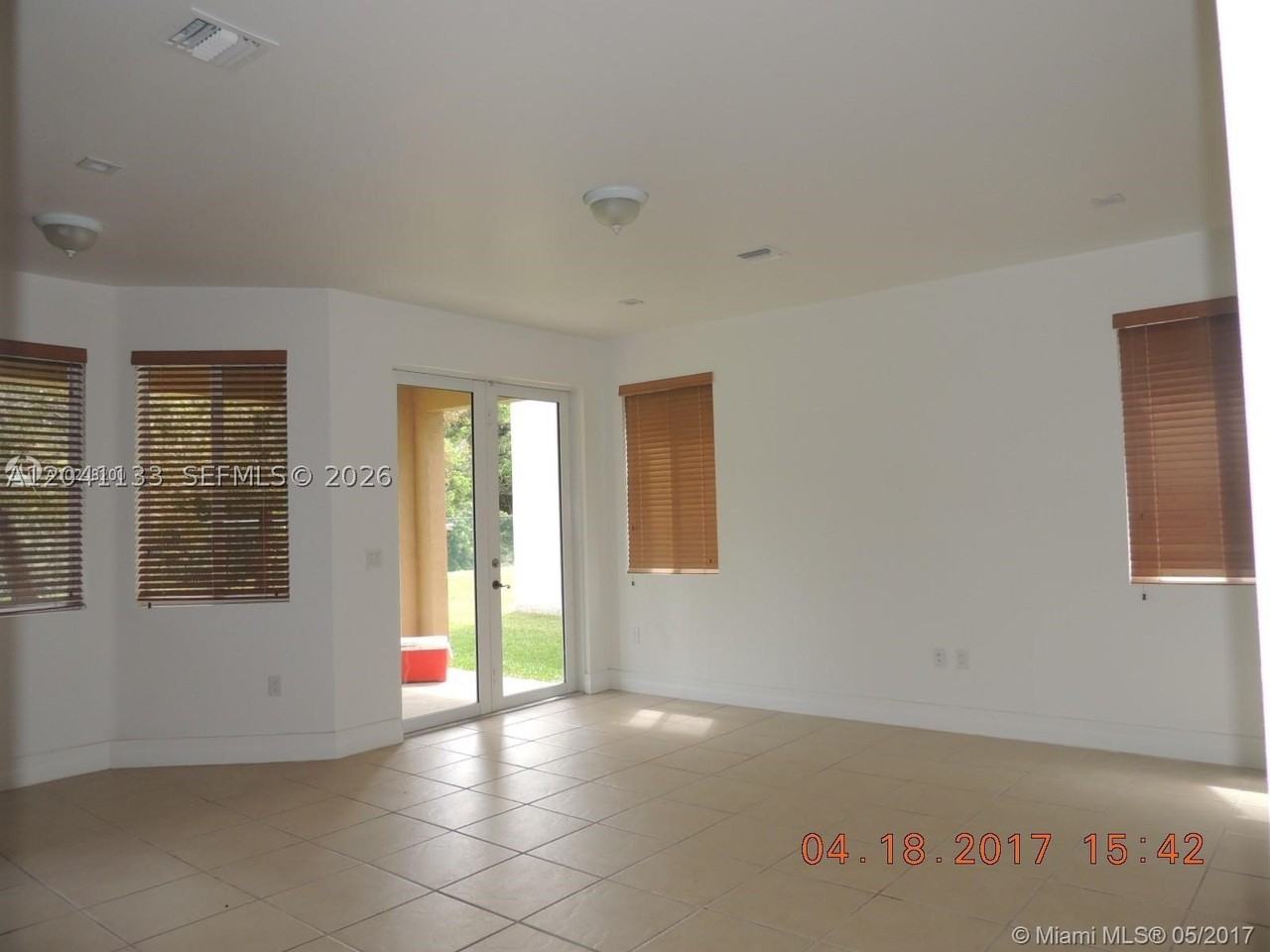 1926 Se 23rd Ct #1926 - Photo 4 of 14