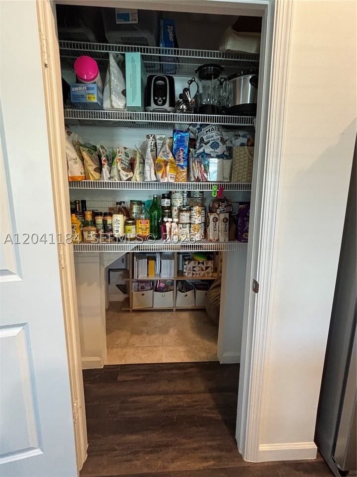 6359 Sailpointe Ln - Photo 7 of 33