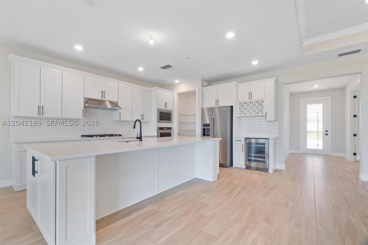 4546 Cumberland Ter - Photo 3 of 45
