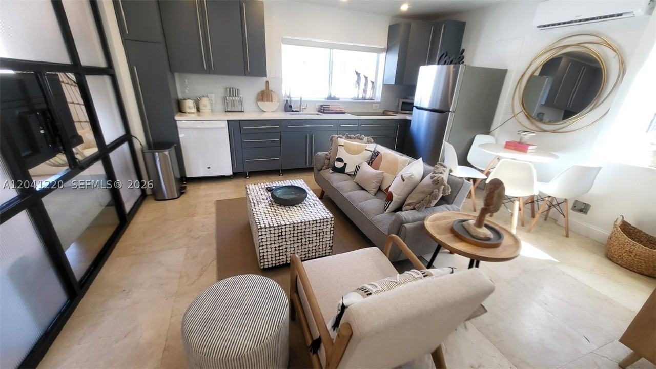 338 Roosevelt St #1001 - Photo 4 of 11