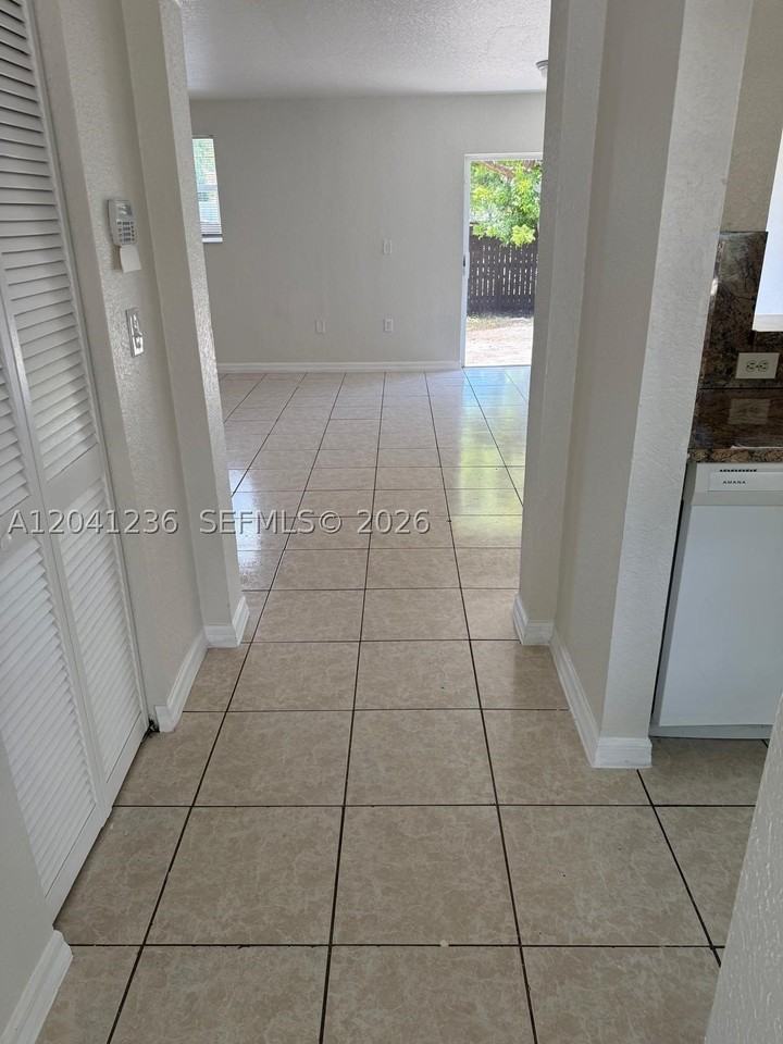 13567 Sw 264th Ter - Photo 3 of 18