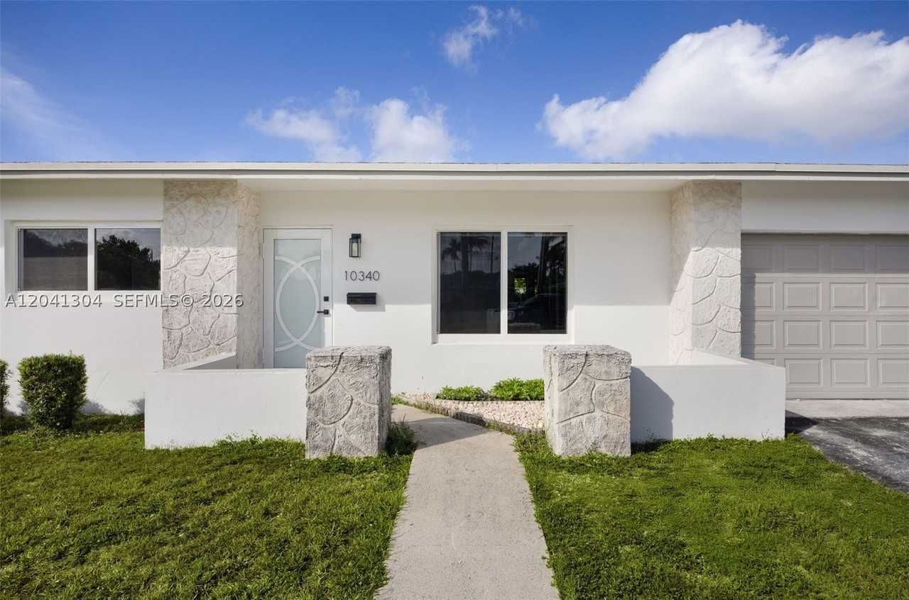 10340 Sw 157th St - Photo 2 of 24