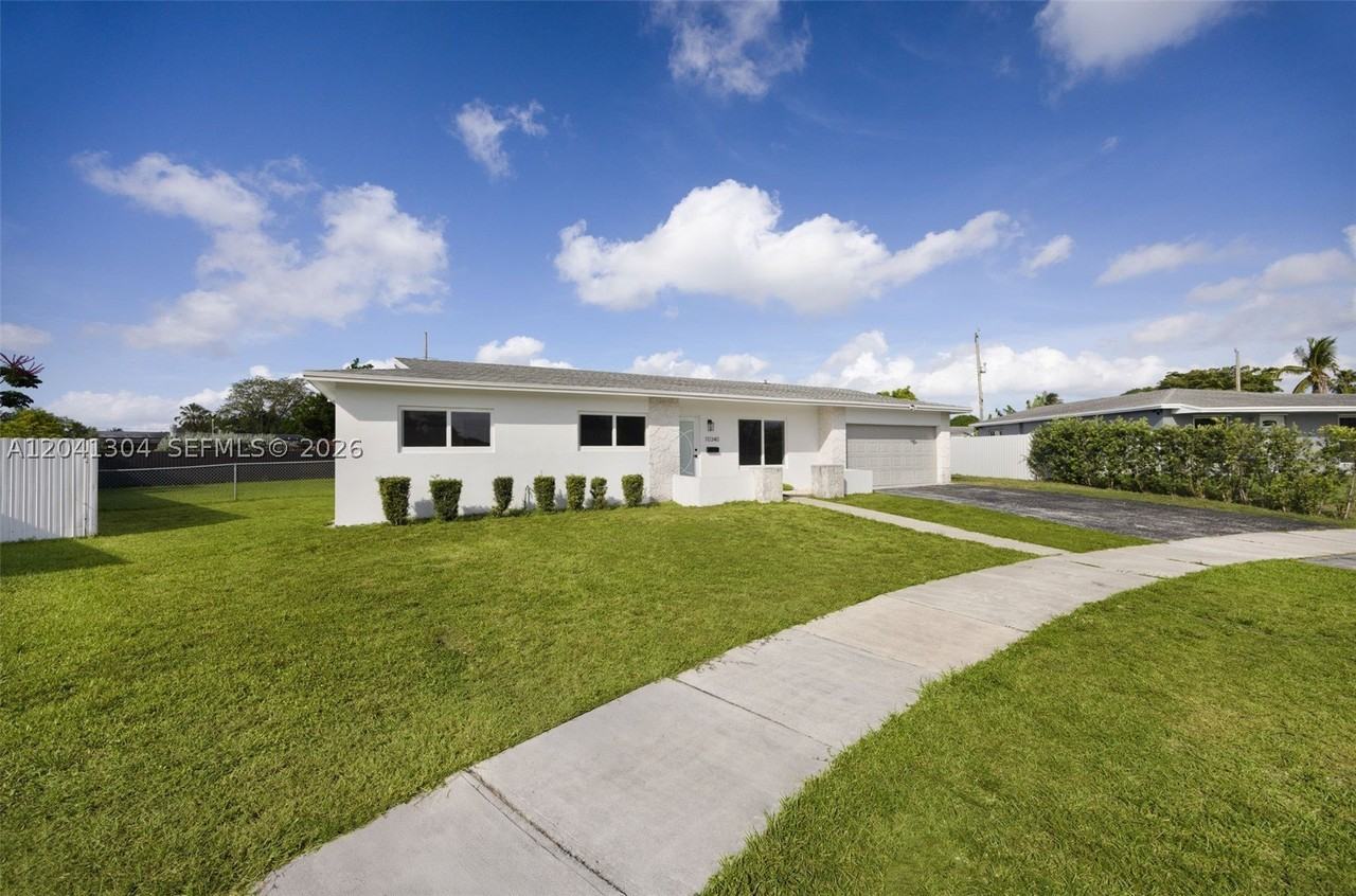 10340 Sw 157th St - Photo 3 of 24