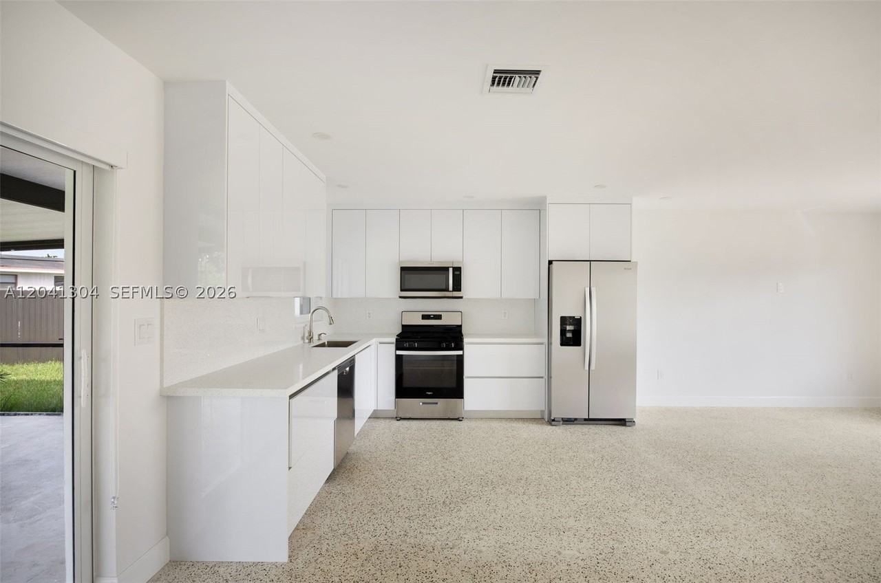 10340 Sw 157th St - Photo 5 of 24