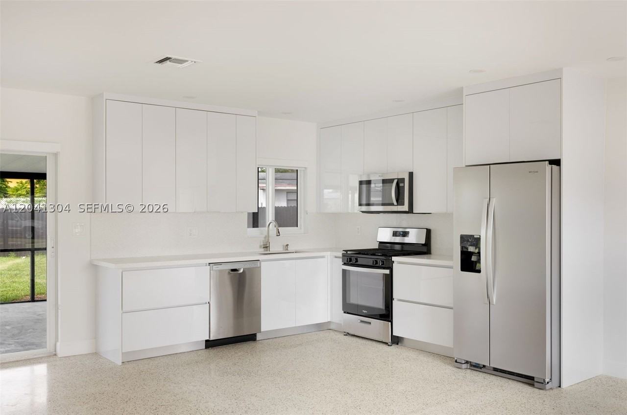 10340 Sw 157th St - Photo 6 of 24