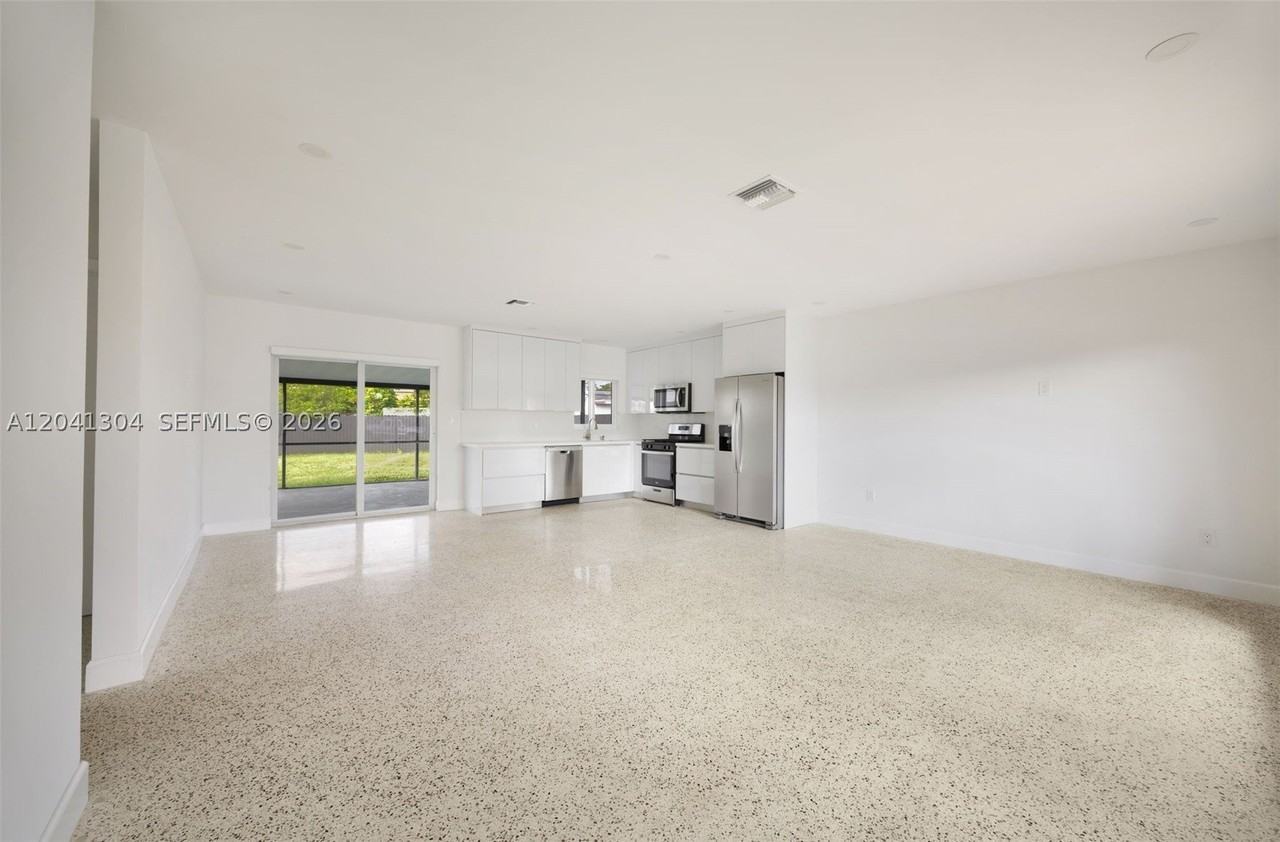 10340 Sw 157th St - Photo 7 of 24
