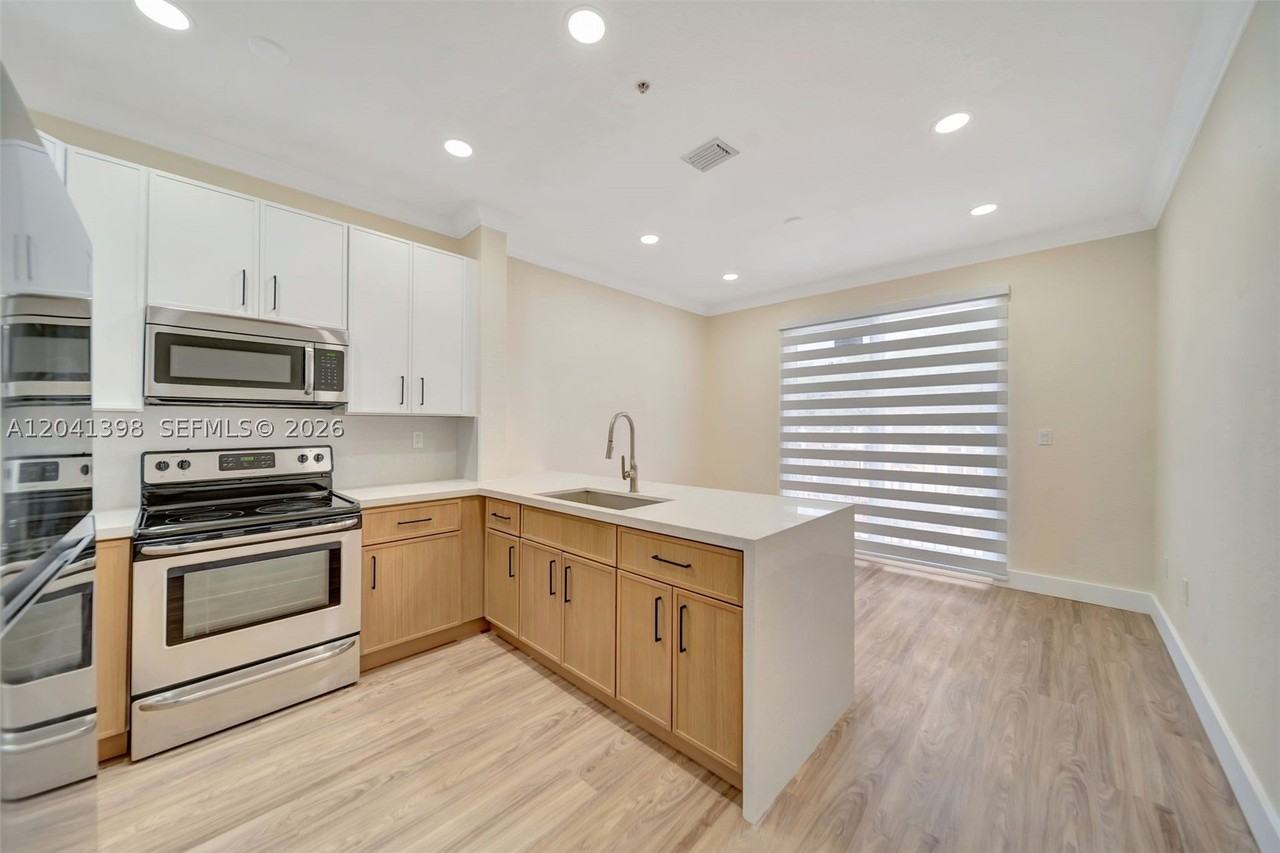 17620 Nw 73rd Ave #205-17 - Photo 2 of 24