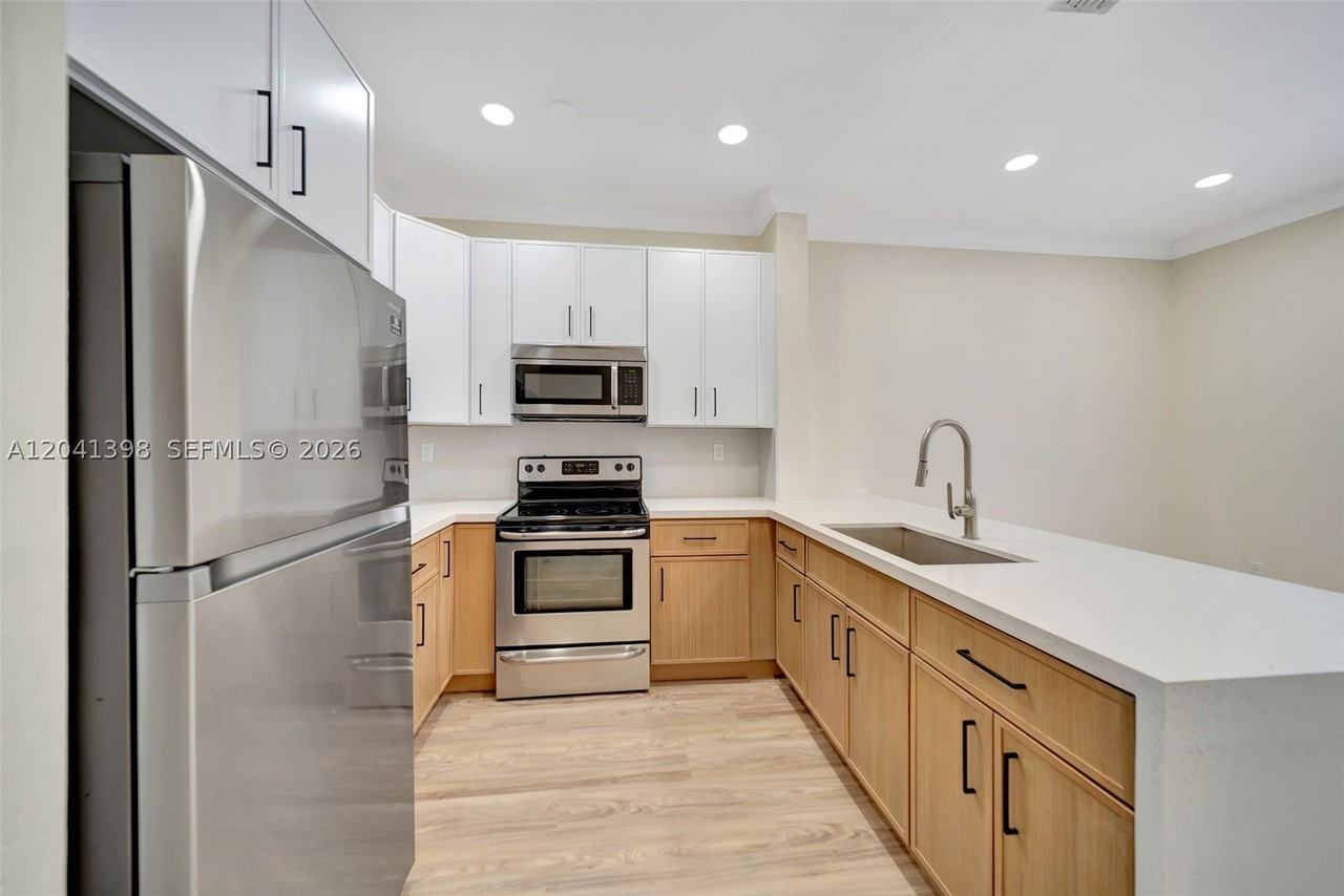 17620 Nw 73rd Ave #205-17 - Photo 3 of 24