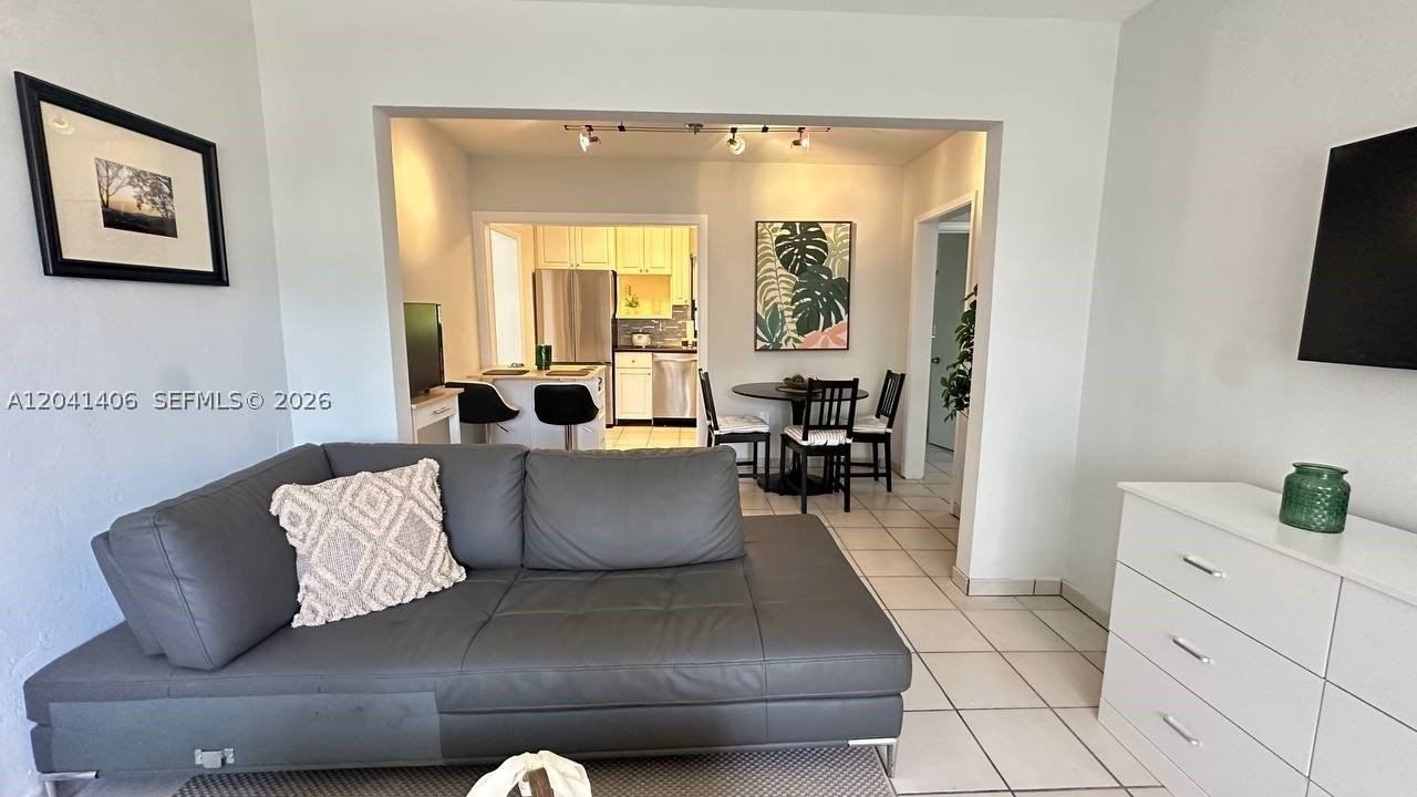 2475 Sw 24th Ter - Photo 2 of 35