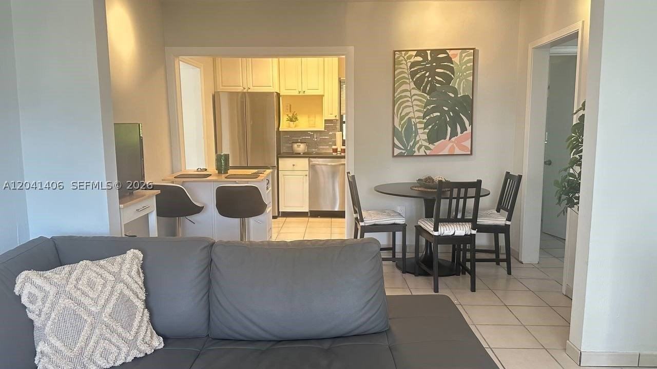 2475 Sw 24th Ter - Photo 3 of 35