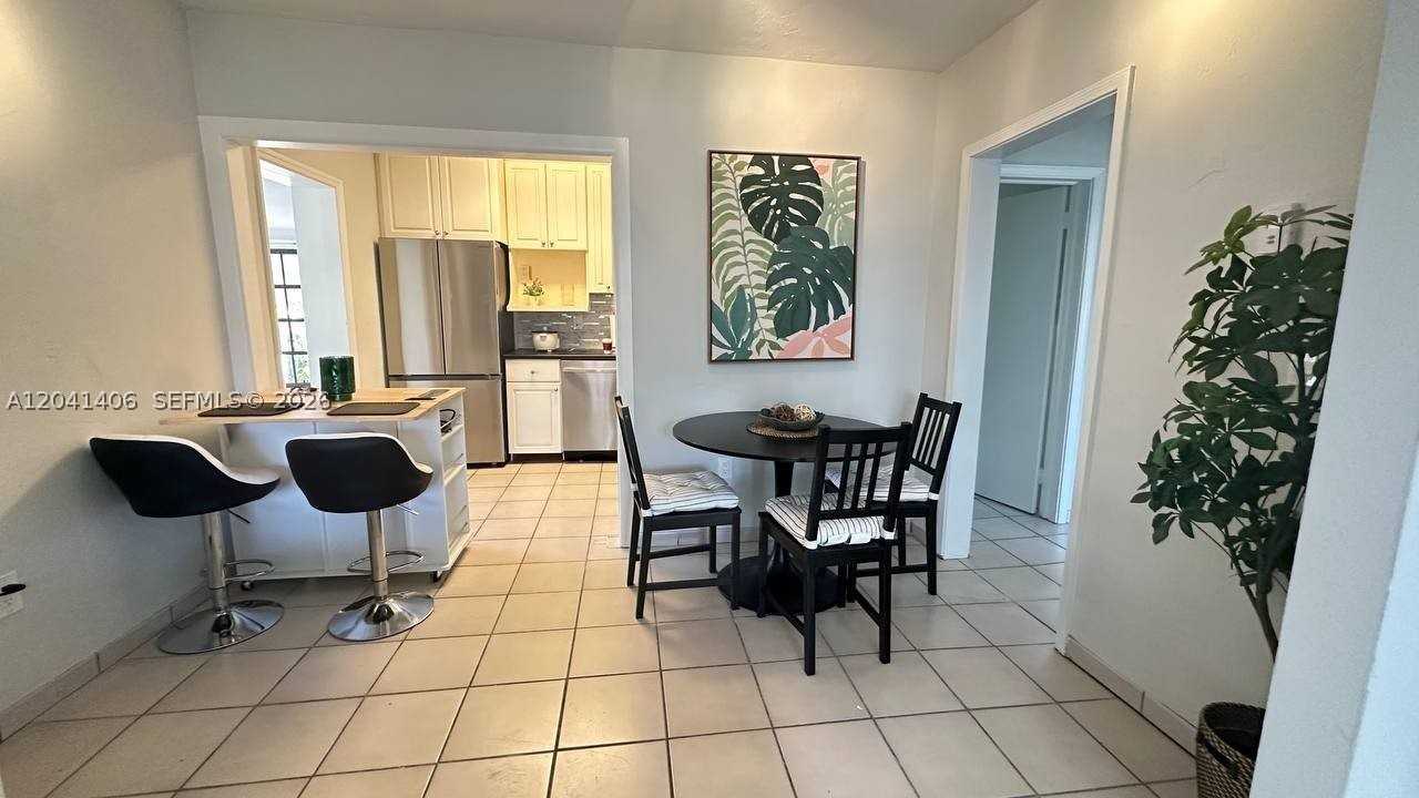 2475 Sw 24th Ter - Photo 5 of 35