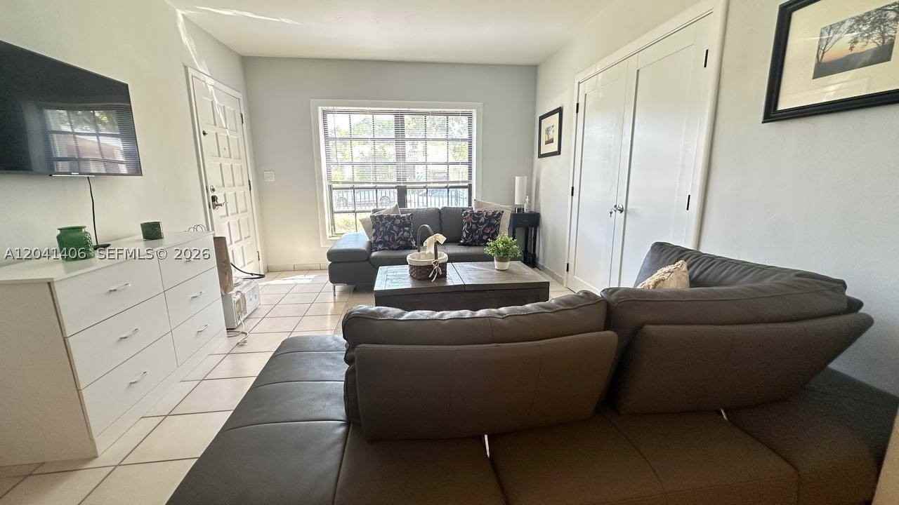 2475 Sw 24th Ter - Photo 6 of 35