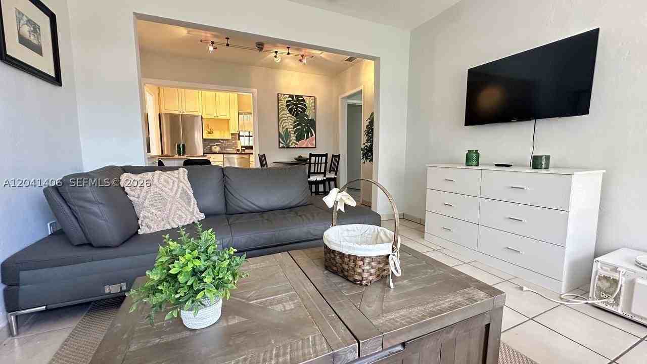 2475 Sw 24th Ter - Photo 7 of 35