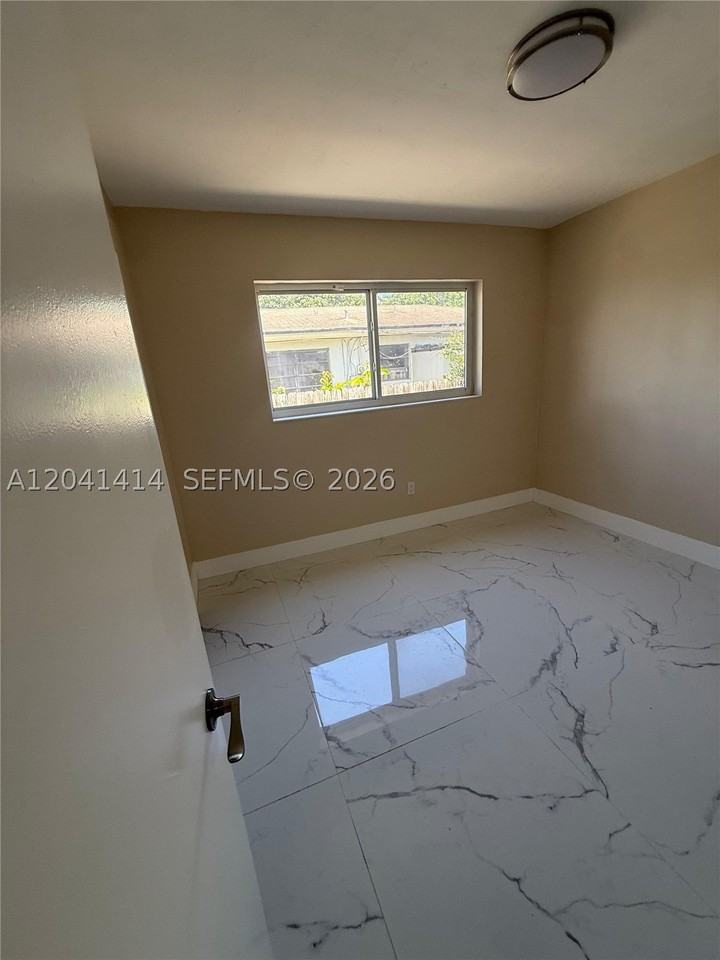 2600 Nw 112th St #1 - Photo 4 of 9