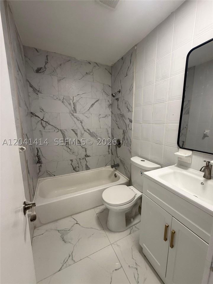 2600 Nw 112th St #1 - Photo 6 of 9