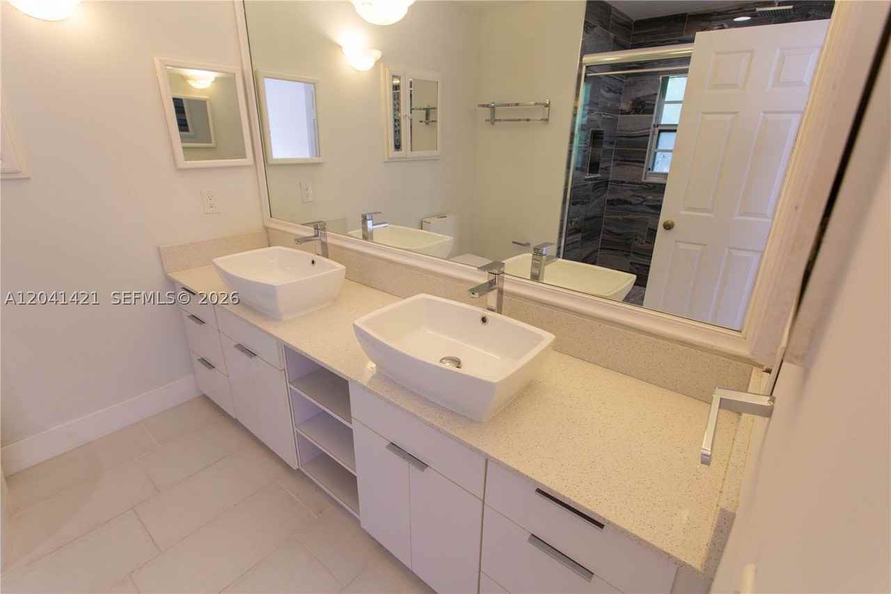2919 Virginia St - Photo 7 of 12