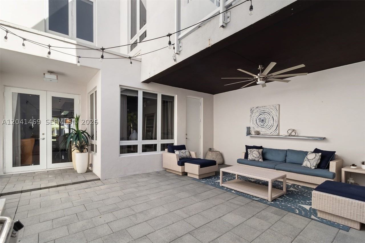 6306 Nw 104th Path - Photo 6 of 13