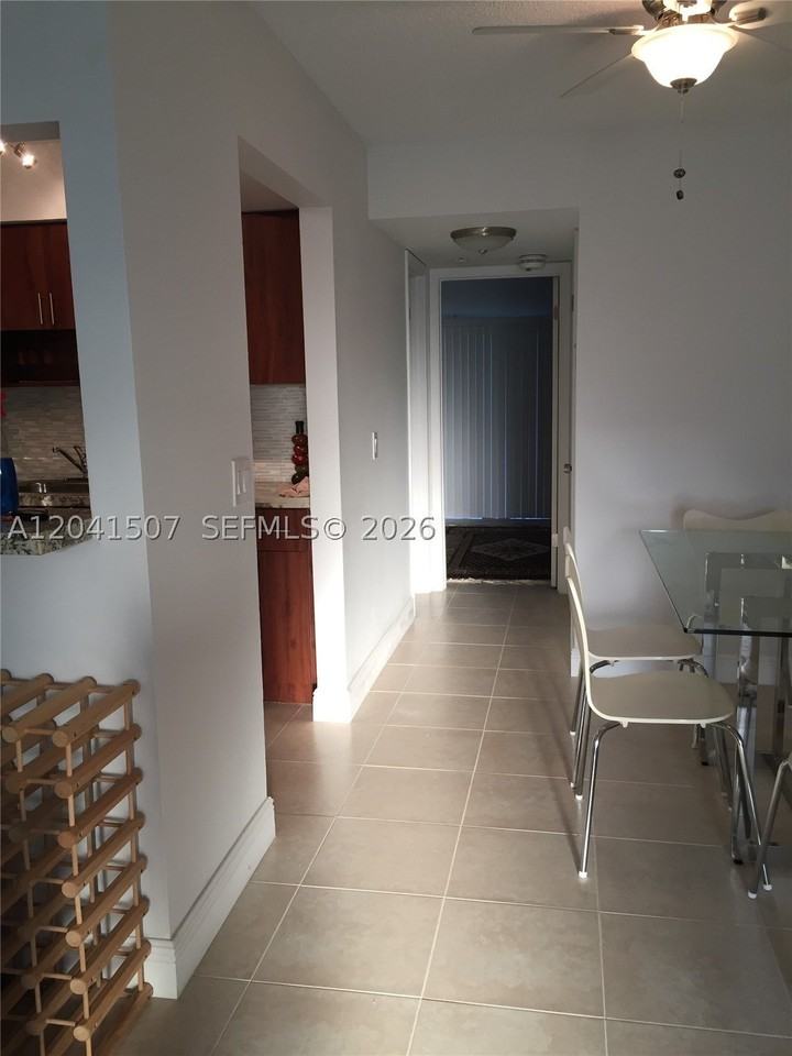 165 Ellesmere C #C - Photo 4 of 8