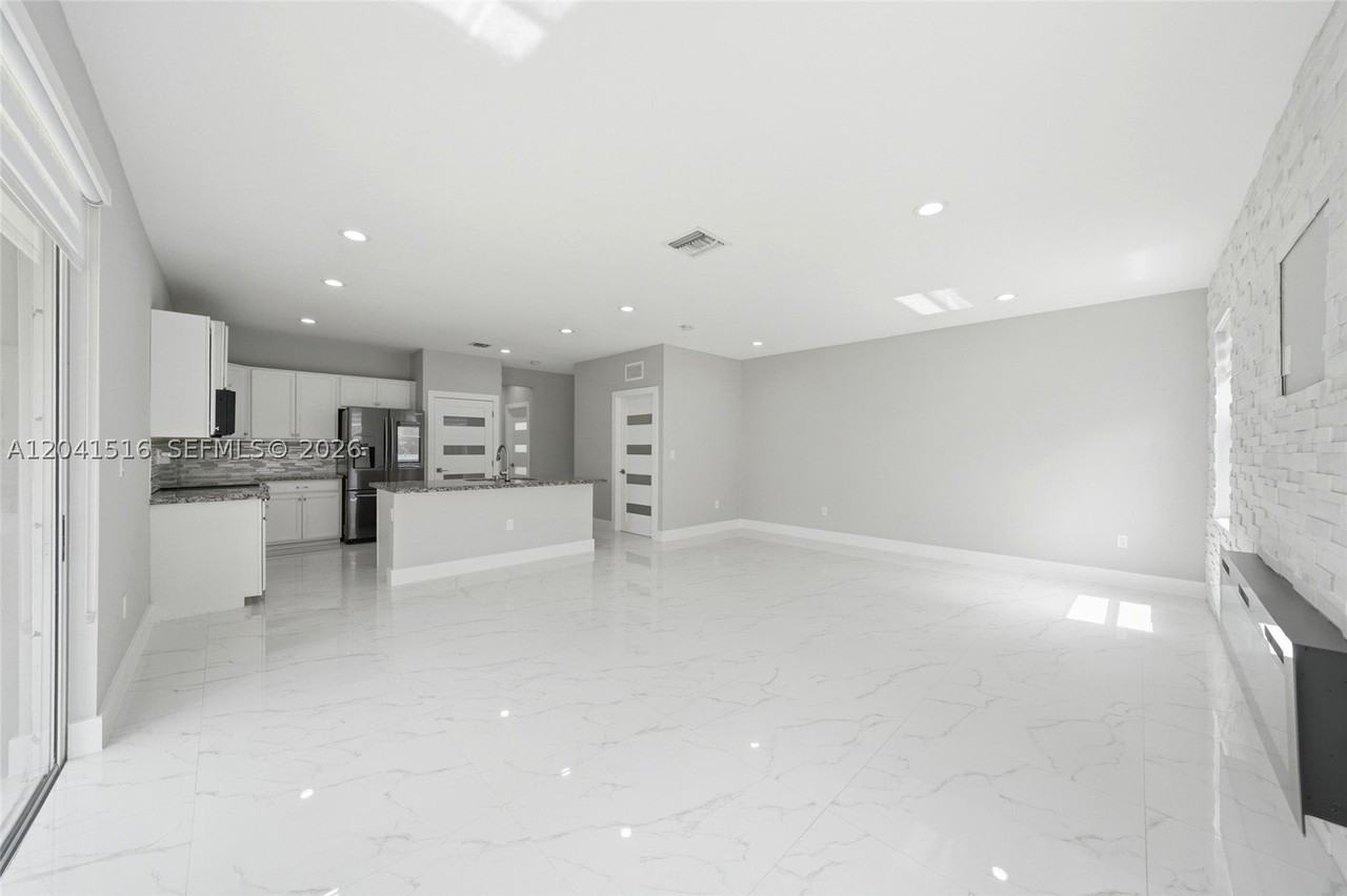 4107 Ne 20th St #4107 - Photo 4 of 33