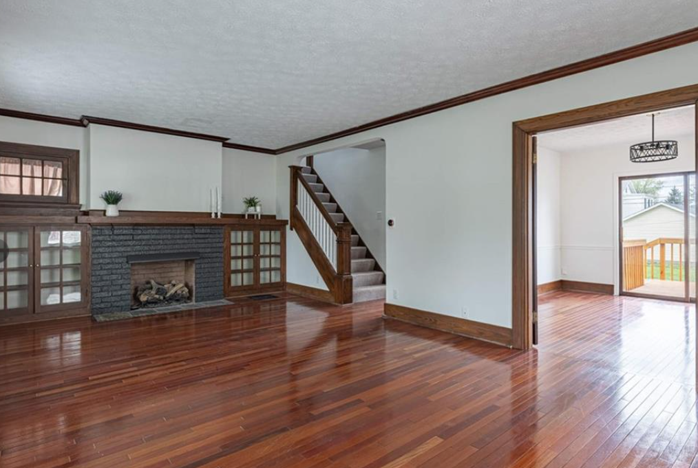 9 Wiltshire Boulevard - Photo 2 of 15