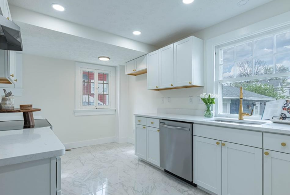9 Wiltshire Boulevard - Photo 4 of 15