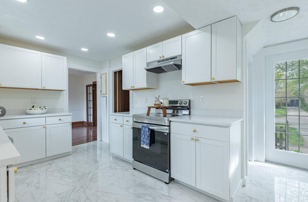 9 Wiltshire Boulevard - Photo 5 of 15