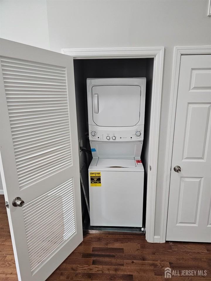33 2nd St - Photo 4 of 10